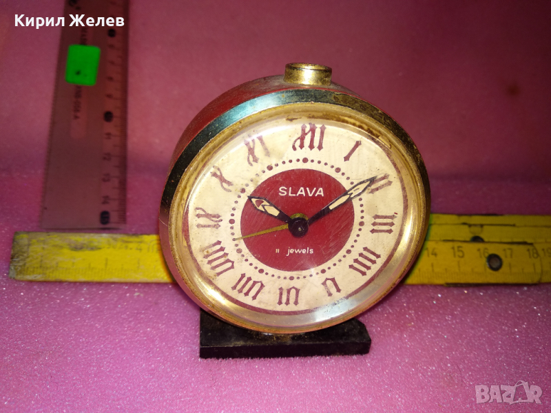 SLAVA MADE in USSR Стар КОЛЕКЦИОНЕРСКИ РУСКИ БУДИЛНИК МЕХАНИЧЕН НАСТОЛЕН ЧАСОВНИК СЛАВА СССР 43622, снимка 1