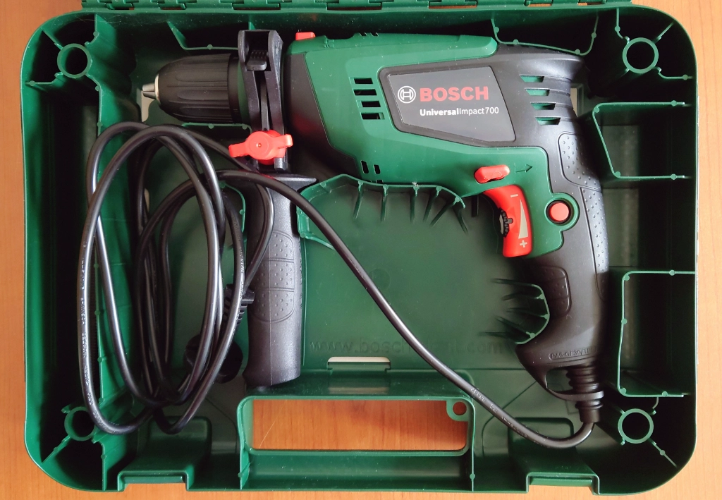 НОВИ:BoschUniversalImpact700Wвкуфар.BOSCHIXO6Classicскабел,зарядно,битове.
