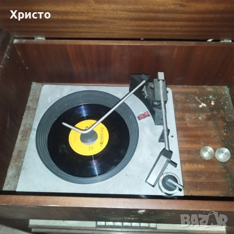 Старо радио с грамофон , снимка 2 - Антикварни и старинни предмети - 51628378