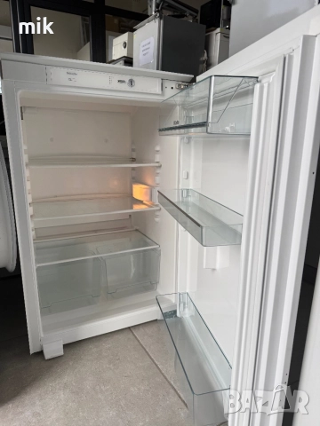 Малък хладилник за вграждане МИеле 