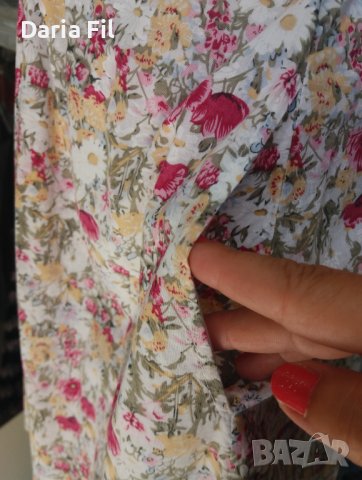Памучна рокля на цветя с къдрички на раменете и около деколтето, снимка 6 - Рокли - 41669421