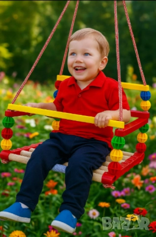 Дървена люлка – Класически модел с модерен цветен дизайн