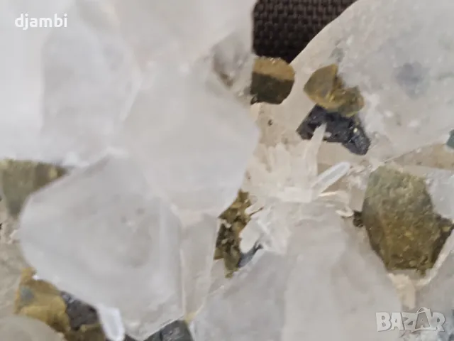 №229,Кварц,Кварцова друза,Халкопирит,Сфалерит,Планински кристал,Кристали,Минерали,Родопи,Мадан,, снимка 5 - Декорация за дома - 49034115