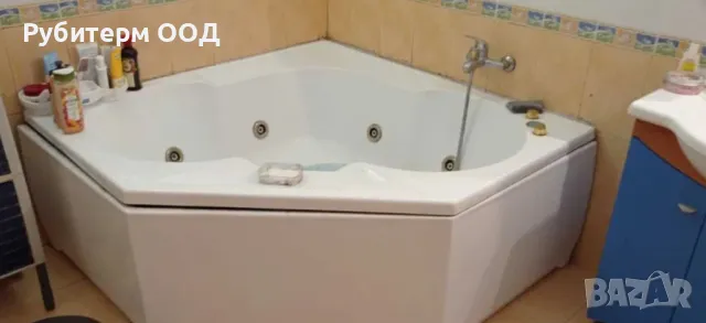 Ъглова хидромасажна вана с 6 дюзи