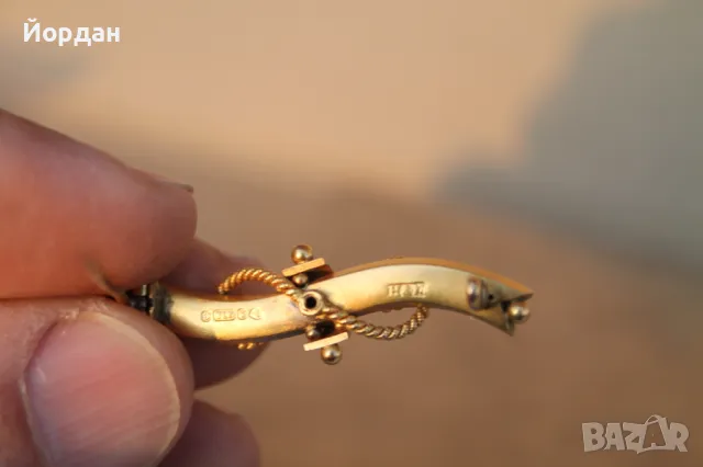 Златна брошка 9 карата, снимка 11 - Колиета, медальони, синджири - 48157661