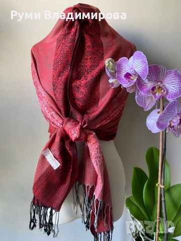Червен шал от 100 % кашмир, снимка 2 - Шалове - 53778937