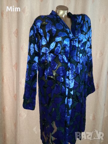 XL/XXL Черен халат на релефни лилави листа 