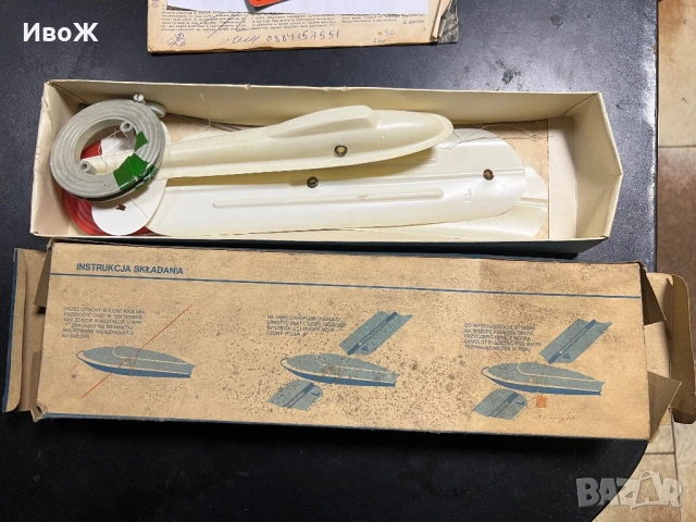 Стара играчка сглобяем самолет