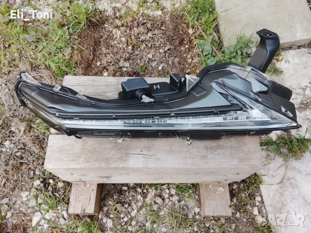 Дясна дневна светлина за Lexus NX 300 , снимка 3 - Части - 53740497