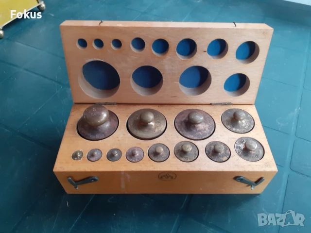 Комплект стари антикварни теглилки тежести с кутия - бронз