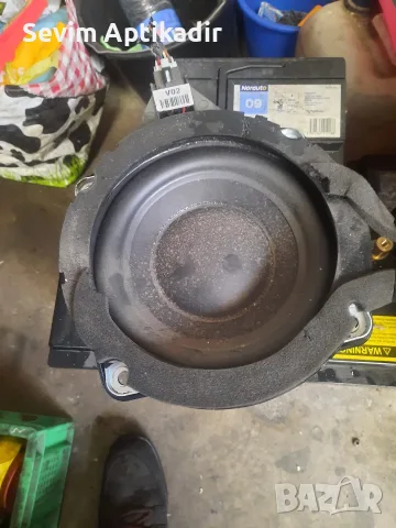 Оргинална тонколона за Hyundai i 40, снимка 2 - Аксесоари и консумативи - 56139873