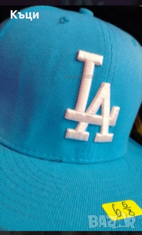 Шапка с права козирка. 