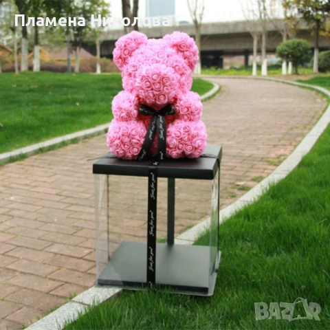 Мече изработено от рози с панделка