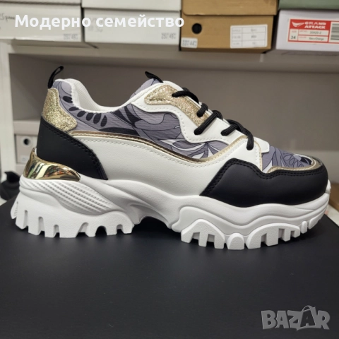 Стилни дамски маратонки с връзки 