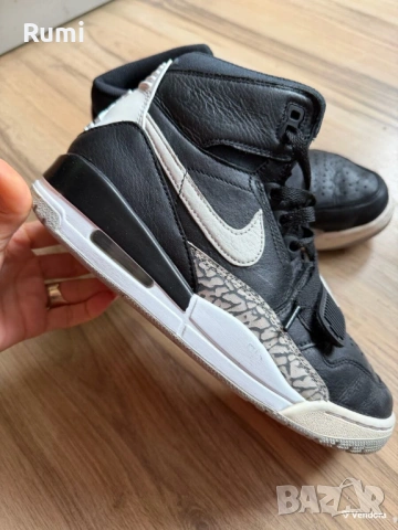Оригинални кожени маратонки Jordan Legacy 312 „! 41