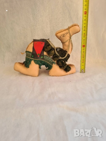 Ръчно бродирана пълнена кожена фигурка на арабска камила, снимка 3 - Антикварни и старинни предмети - 52123097