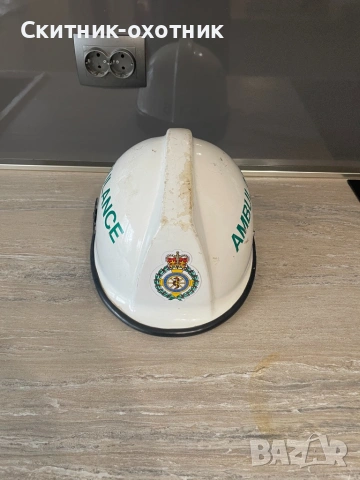 Ретро медицинска английска каска