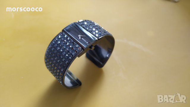 Дамски кварцов часовник с гривна ,,Accurist ", снимка 2 - Луксозни - 41122321