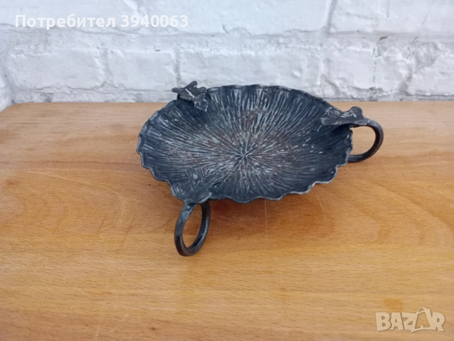 Стар пепелник от ковано желязо , снимка 2 - Антикварни и старинни предмети - 52484485