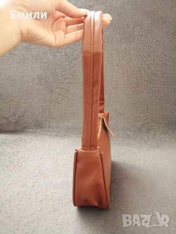 Кожена малка дамска чанта за рамо в кафяв цвят, снимка 5 - Чанти - 41771597