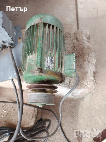 Трифазен мотор 3 кв., снимка 2 - Електродвигатели - 53145093