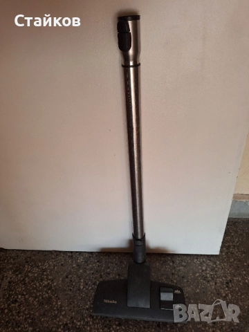 Прахосмукачка с торба Electrolux Essensio ZEO5410, 3 л, 1800 W, червена, снимка 2 - Прахосмукачки - 50637527