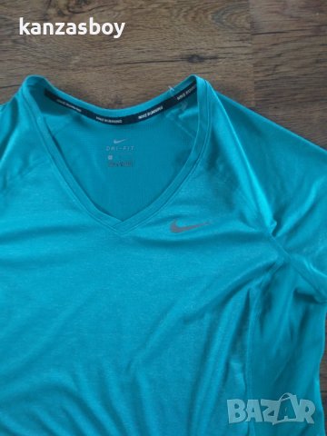 nike - страхотна дамска тениска КАТО НОВА , снимка 2 - Тениски - 41591930