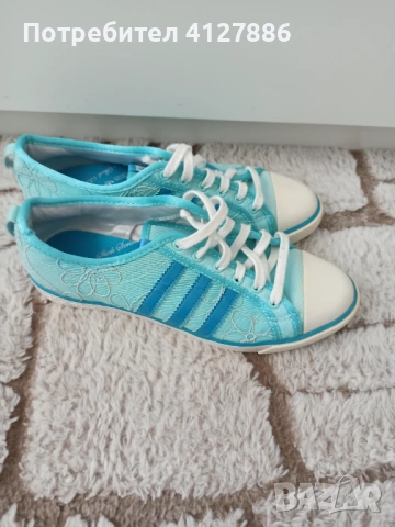 Дамски маратонки Adidas, снимка 2 - Маратонки - 53744104