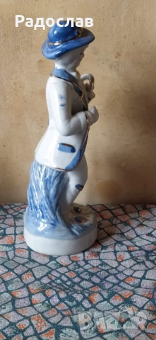 порцеланова статуетка Момче с куче, снимка 4 - Статуетки - 52260913
