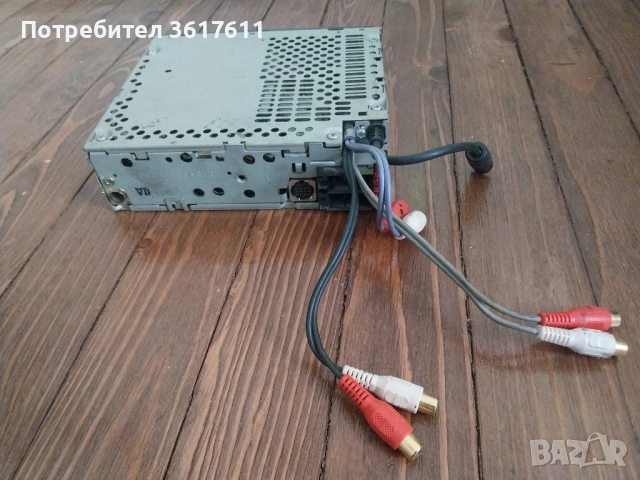 Касетофон радиокасетофон Clarion за автомобил, снимка 5 - Аксесоари и консумативи - 52107771