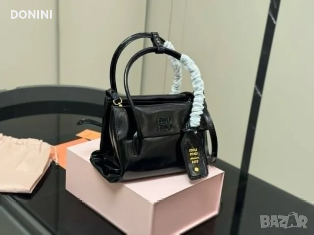 Miu Miu дамска чанта от естествена кожа, снимка 3 - Чанти - 55895194
