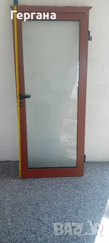 Продавам врата 