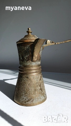 Традиционен арабски  кафеник, известен като далла (dallah). , снимка 3 - Антикварни и старинни предмети - 53829611