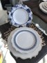 Порцеланов сервиз за хранене в бяло със син декор на  рози - 18 части