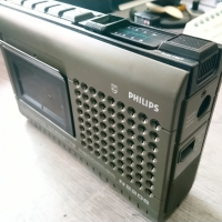 Касетофон Philips N2208, снимка 3 - Радиокасетофони, транзистори - 44681644