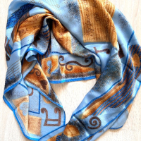 Нежен и деликатен шал в сини нюанси, снимка 5 - Шалове - 44808847