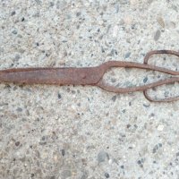 Стара кована ножица, снимка 1 - Антикварни и старинни предмети - 34156779