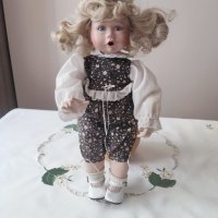 Порцеланова кукла с маркировка