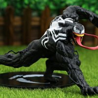 Статуетка Marvel: Spider-Man - Venom (Hero Collector), екшън фигура 23 cm