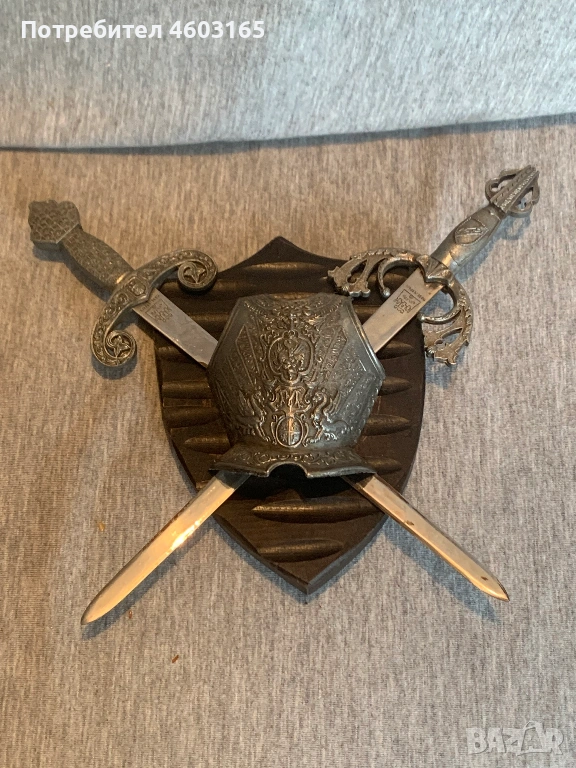 Сувенирен герб с 2 меча, снимка 1