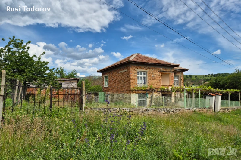 Самостоятелна ДВУЕТАЖНА къща в село Велислав, община Сунгурларе, област Бургас, снимка 1