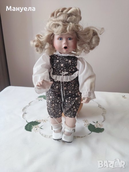 Порцеланова кукла с маркировка, снимка 1