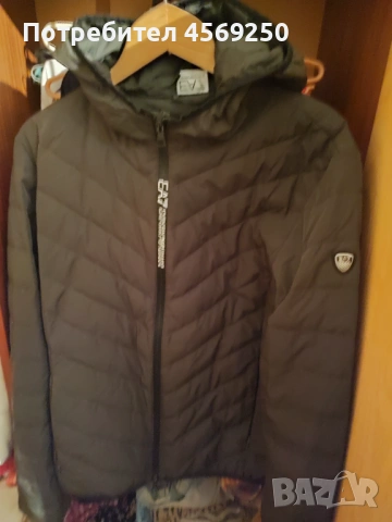  Яке Emporio Armani, размер M/L, оригинално, в отлично състояние, идеално за зима и пролет