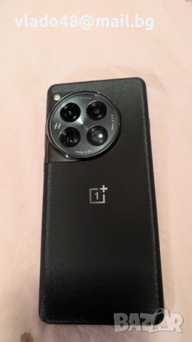 Продавам oneplus 12