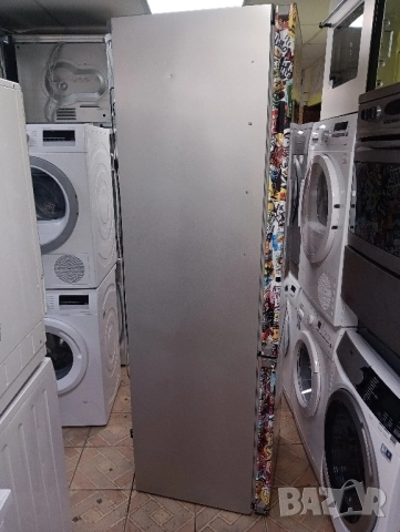 Комбиниран хладилник с фризер Liebherr КОМИКС A+++ 2 години гаранция!, снимка 9 - Хладилници - 52338796