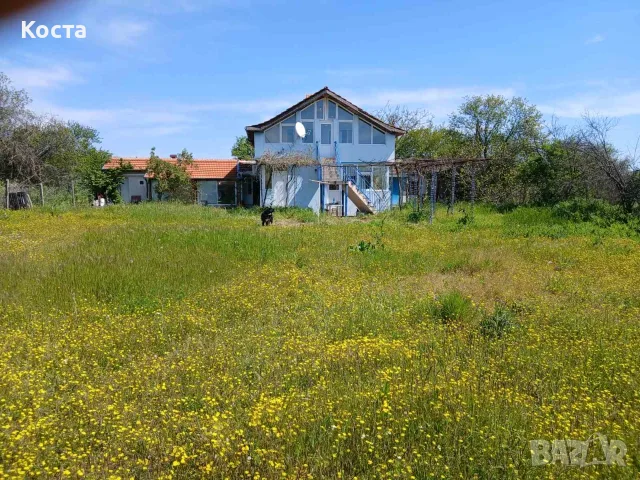 Продавам масивна двуетажна къща с двор,лятна кухня и гараж в бургаск. село Брястовец-от СОБСТВЕНИК