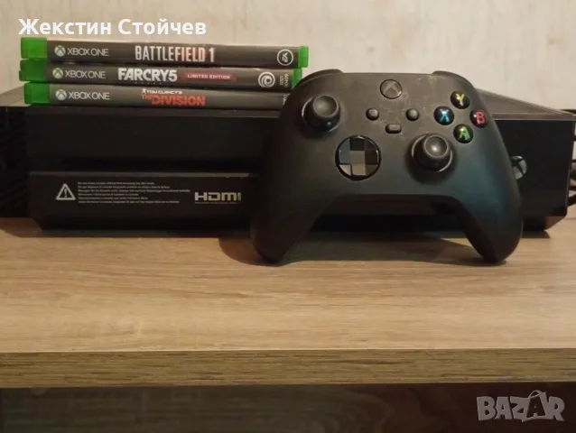 продавам xbox one 500gb с контролер подарък и 4 игри с всички кабели