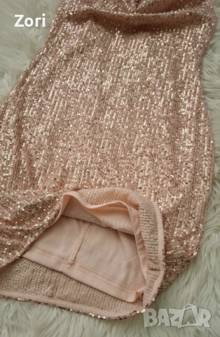 Красива рокля, цялата в златисти пайети, снимка 3 - Рокли - 52586038