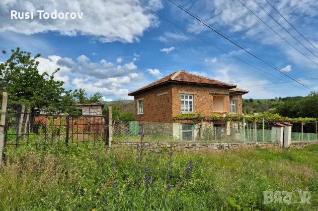 Самостоятелна ДВУЕТАЖНА къща в село Велислав, община Сунгурларе, област Бургас