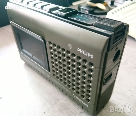 Касетофон Philips N2208, снимка 3 - Радиокасетофони, транзистори - 44681644
